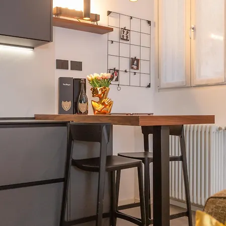 Artstay - Exclusive Near Metro M1, Ac, Parking * מילאנו