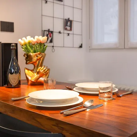Artstay - Exclusive Near Metro M1, Ac, Parking * Milão